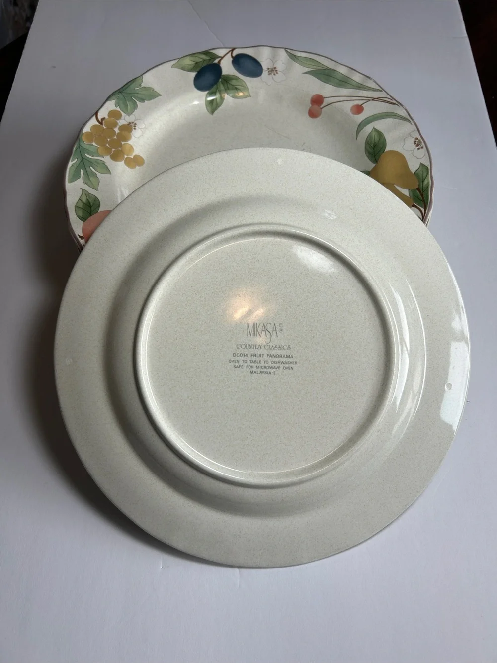Mikasa Fruit Panorama Dinner Plate — Cream with Blue, Red, Yellow, Green